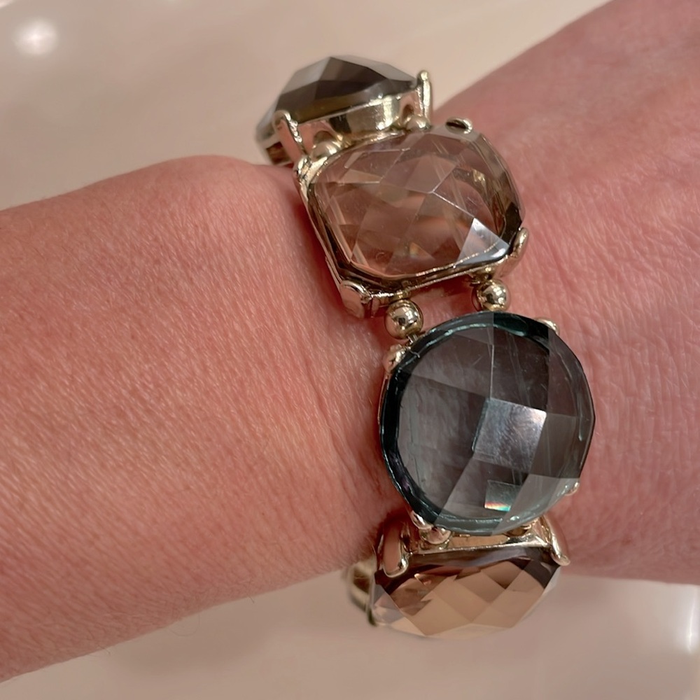 Gold tone stretch bracelet multicolor emerald cut stones EUC statement jewelry - Picture 3 of 6